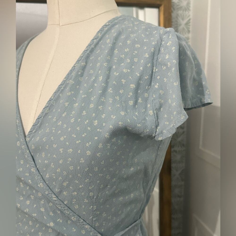Brandy Melville Pale Blue Wrap Dress Size 0 Tiny Flowers - Picture 2 of 7
